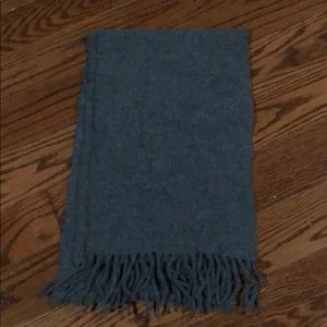GAP grey scarf